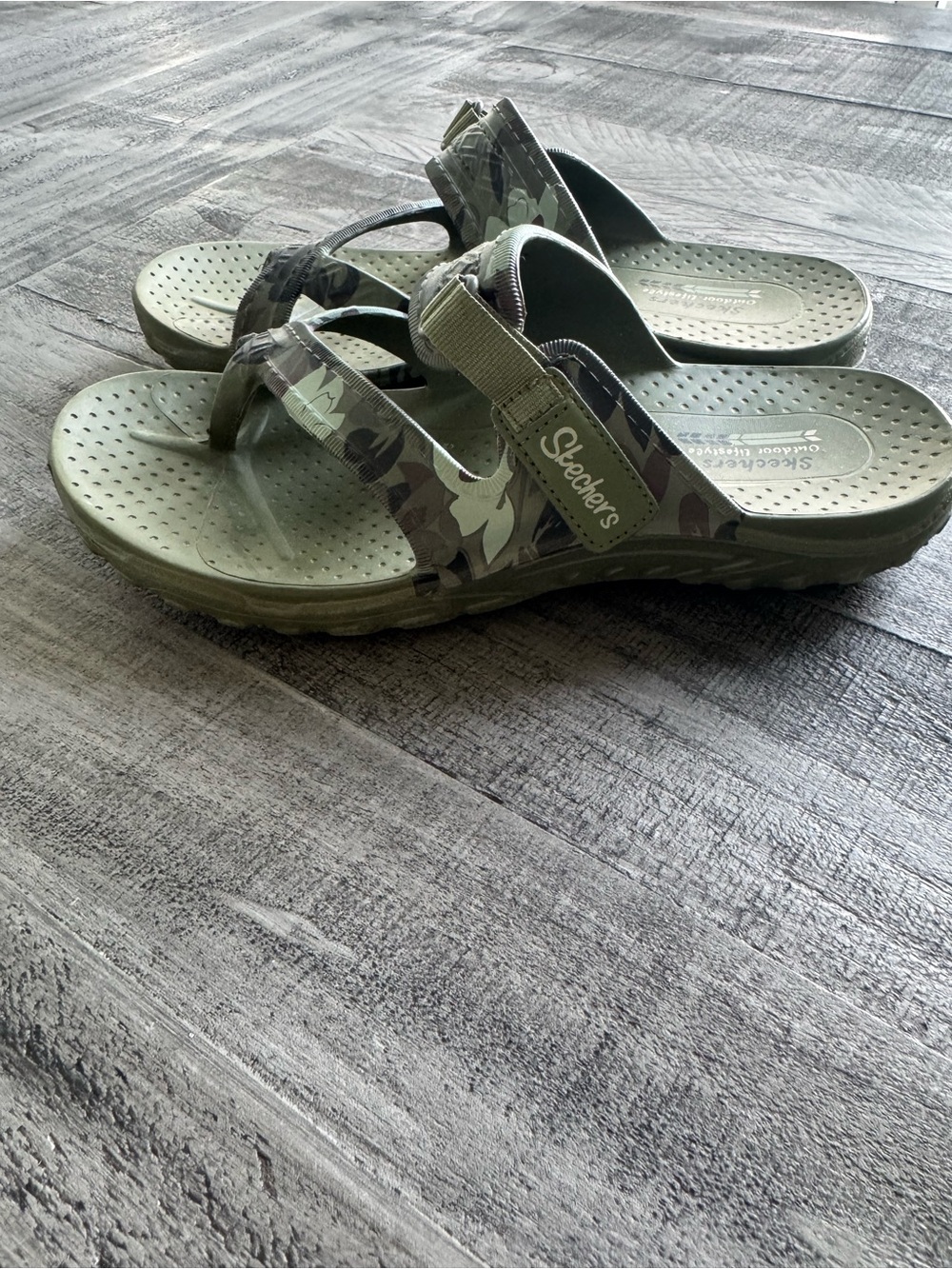 Skechers Reggae Camo Sandals Women’s size 10